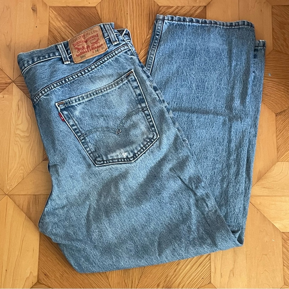 $10 SALE Levi’s 550 Light Medium Blue Denim Jeans Regular W38xL30 Distressed - Picture 8 of 8